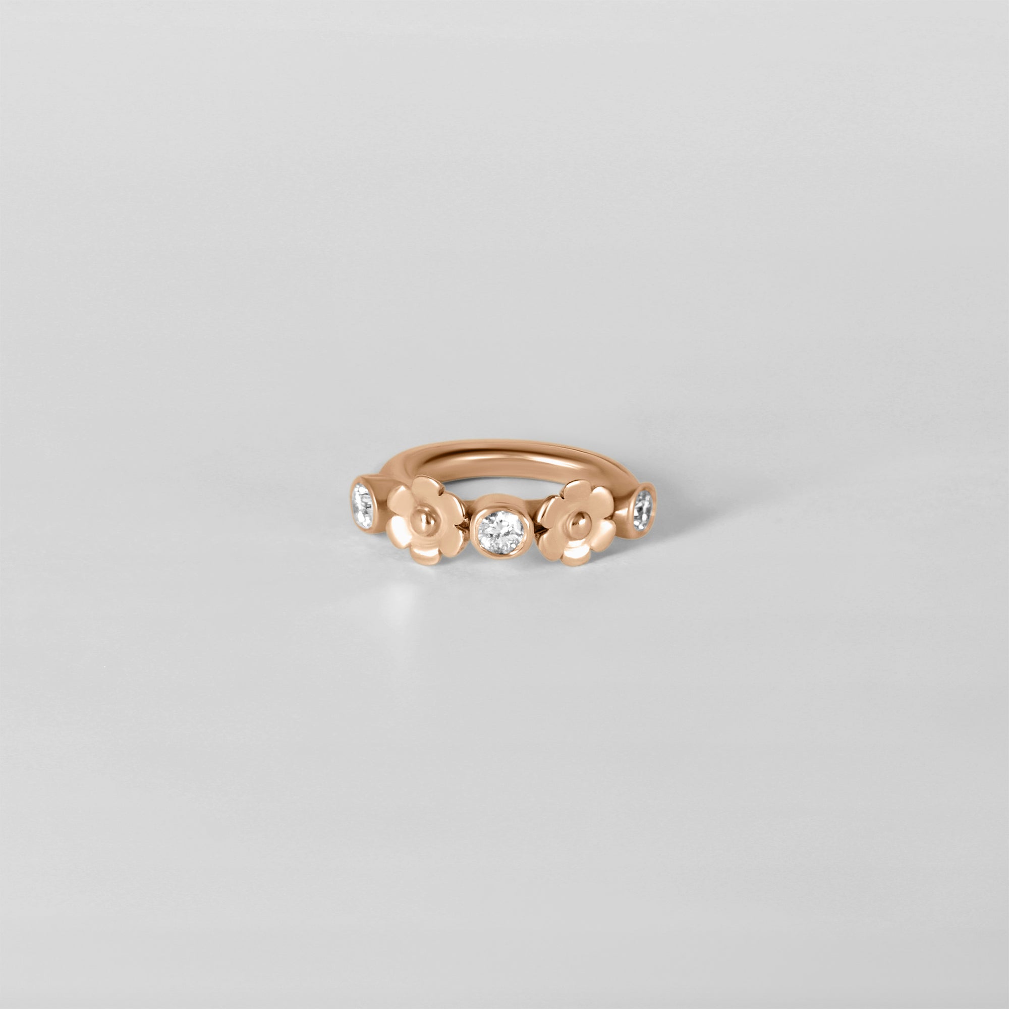 Close-up of Anneau Baya hoop piercing in 18k rose gold, minimalist and elegant design