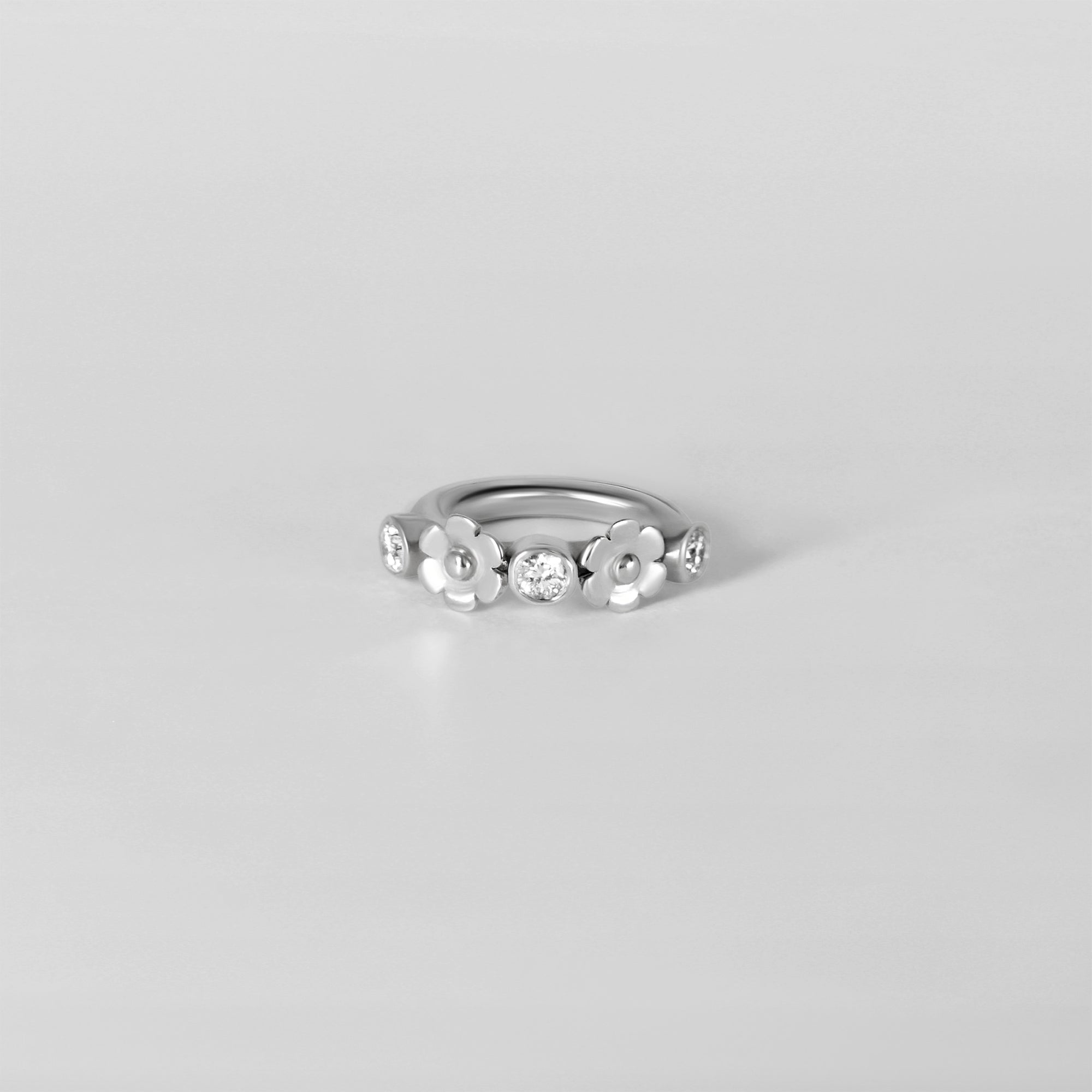 Anneau Baya piercing in 18k white gold – handcrafted Parisian fine jewelry