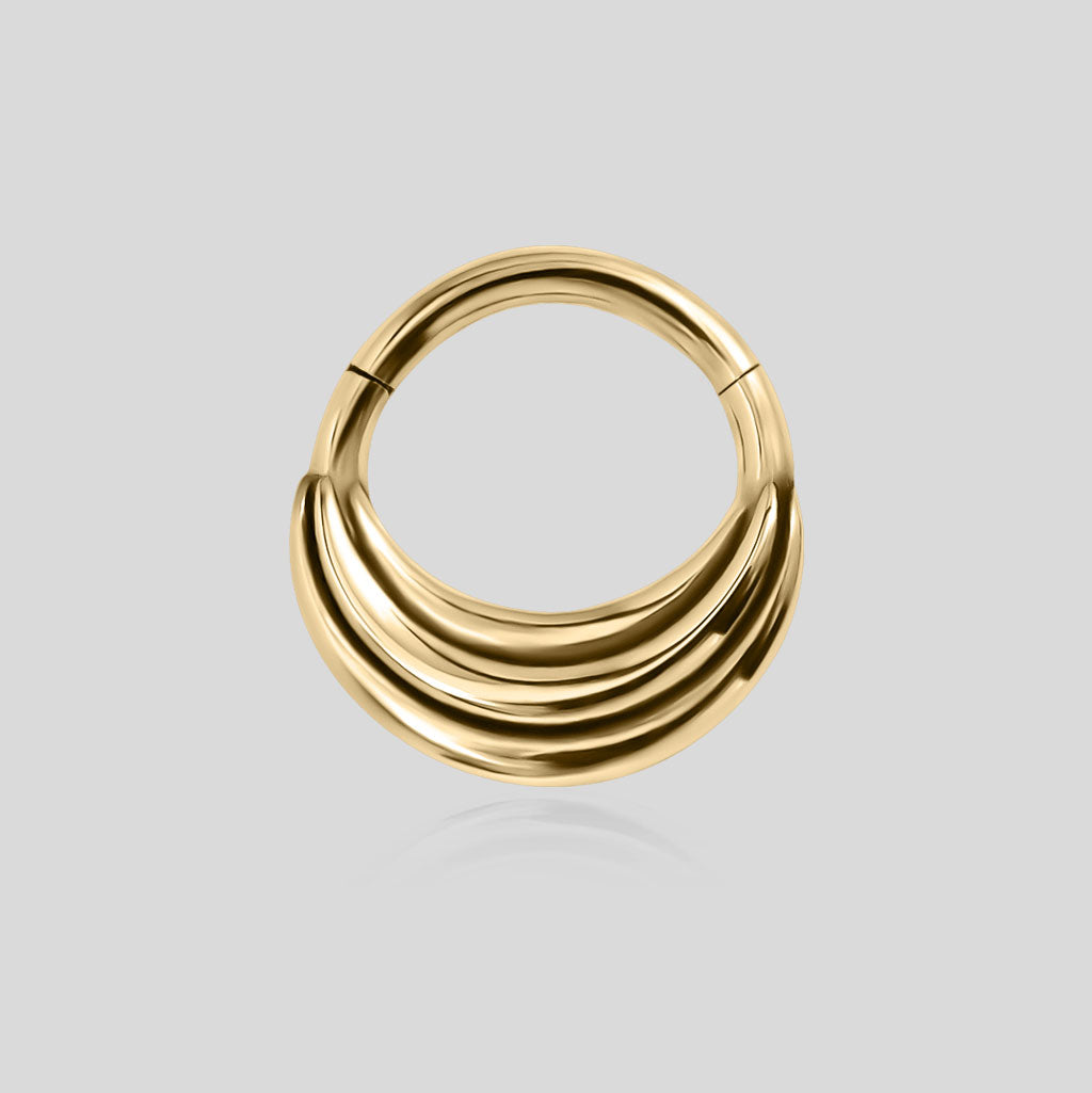 Front-facing chunky ridge 18k yellow gold ear piercing ring