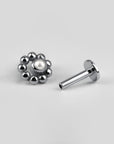 Circular beaded ear piercing in 18k white gold with pearl