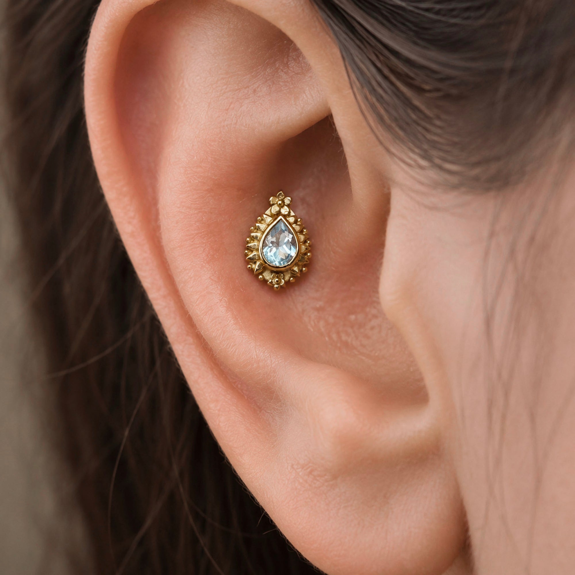 BIG AREDRANE - 18k Yellow Gold &amp; Topaz Piercing Stud