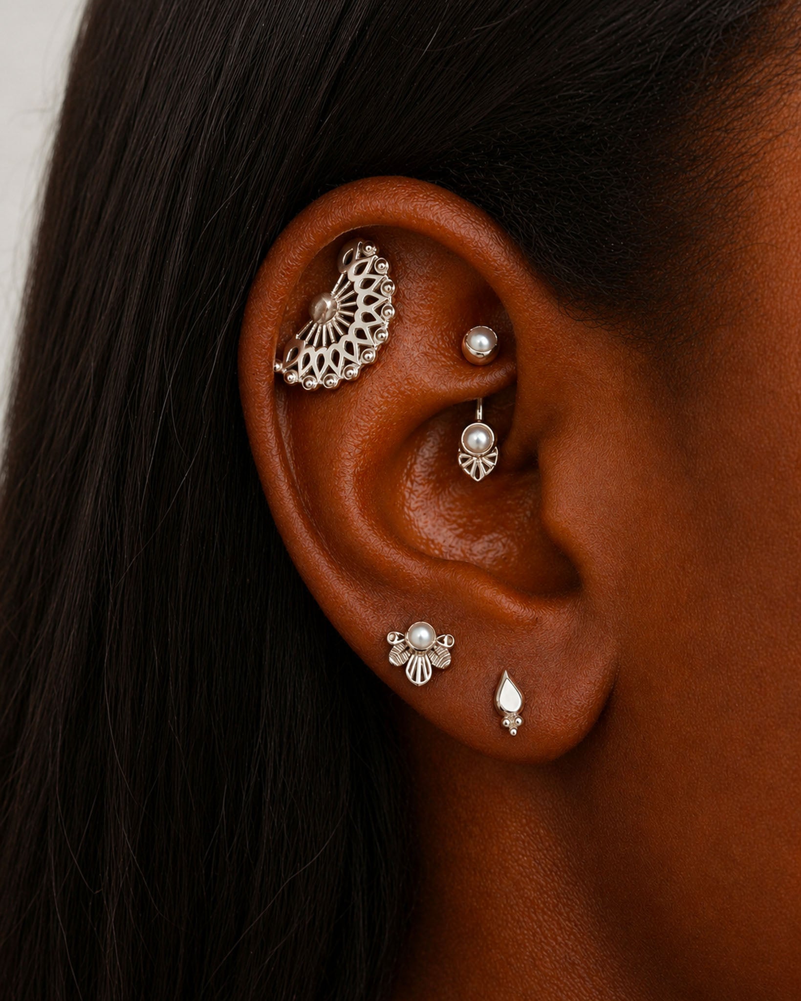 SITA - 18k White Gold &amp; Fresh Water Pearls Rook Piercing