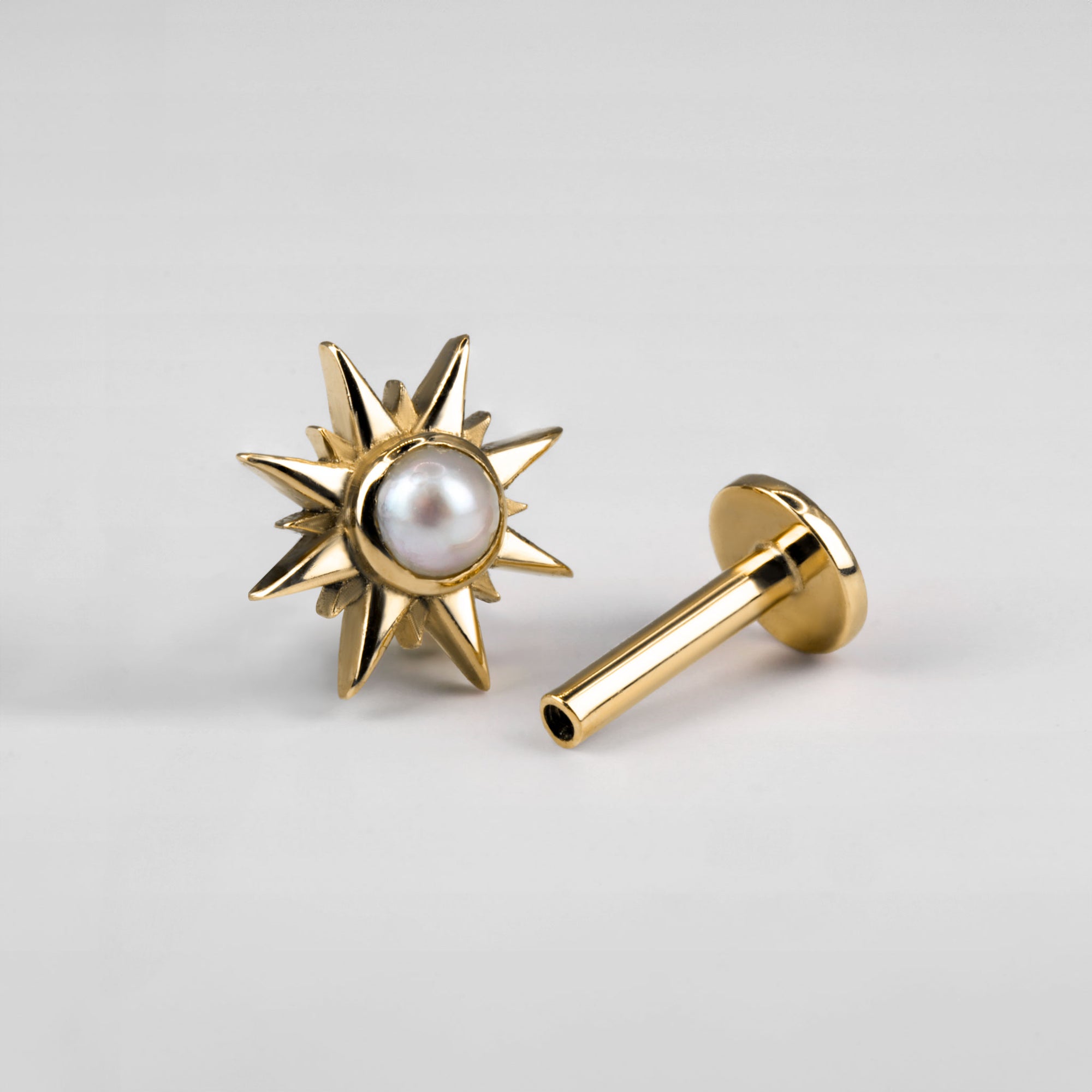 18k yellow gold star-shaped ear labret piercing stud with pearl