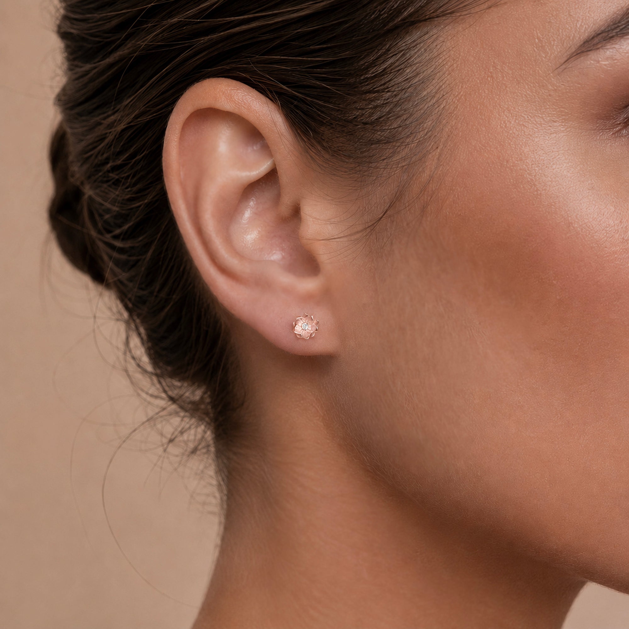 Delicate rose gold flower stud earring with diamond center, luxury 18k gold piercing jewelry for ear