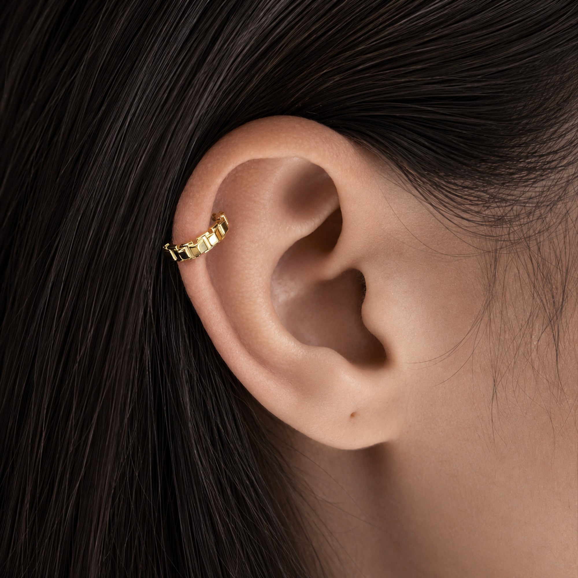 18k gold ear cuff with geometric links, luxury piercing jewelry for cartilage, handmade in France