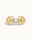 18k gold ring with a central white pearl and stylized golden wings