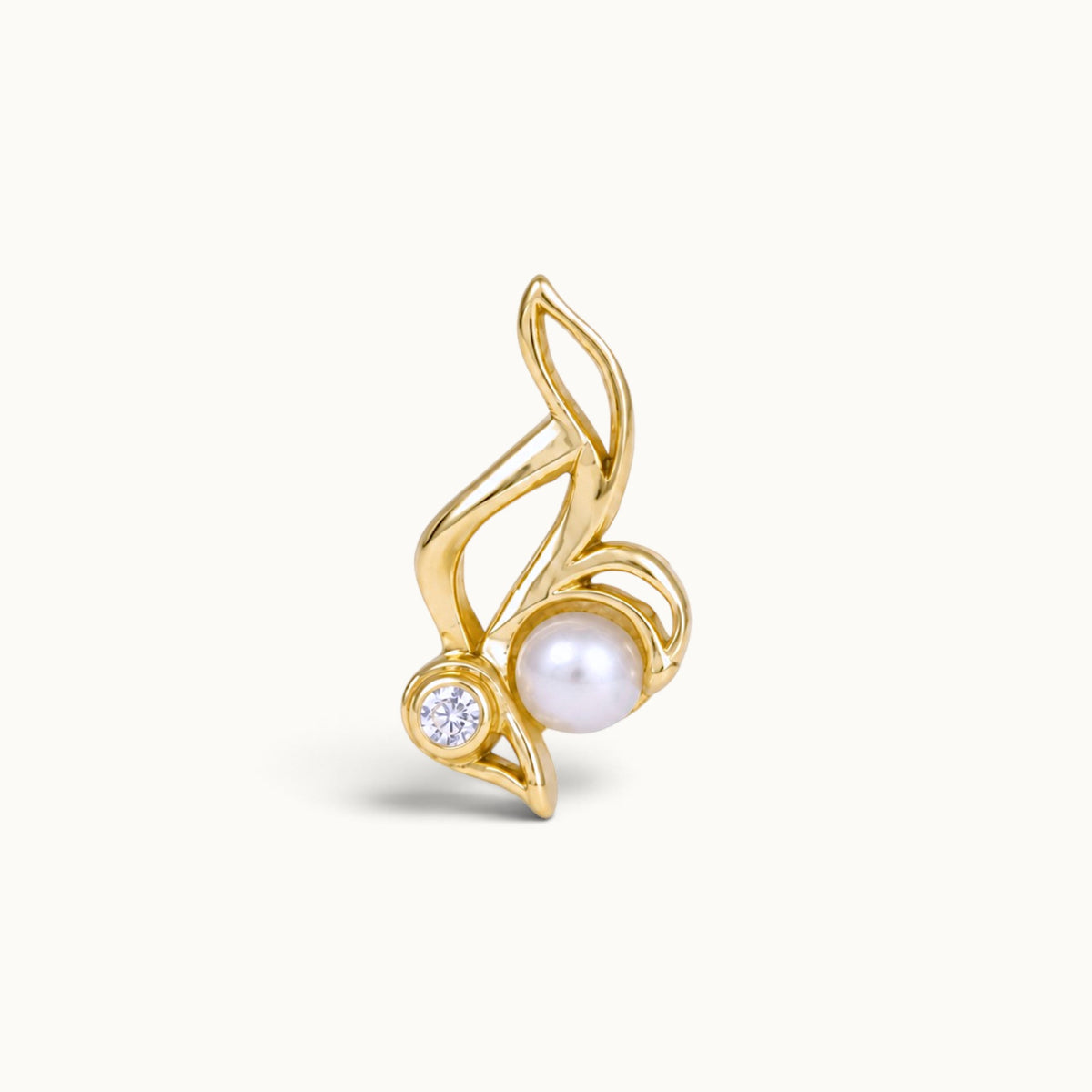 18k gold ear piercing jewelry featuring a white pearl and a sparkling diamond