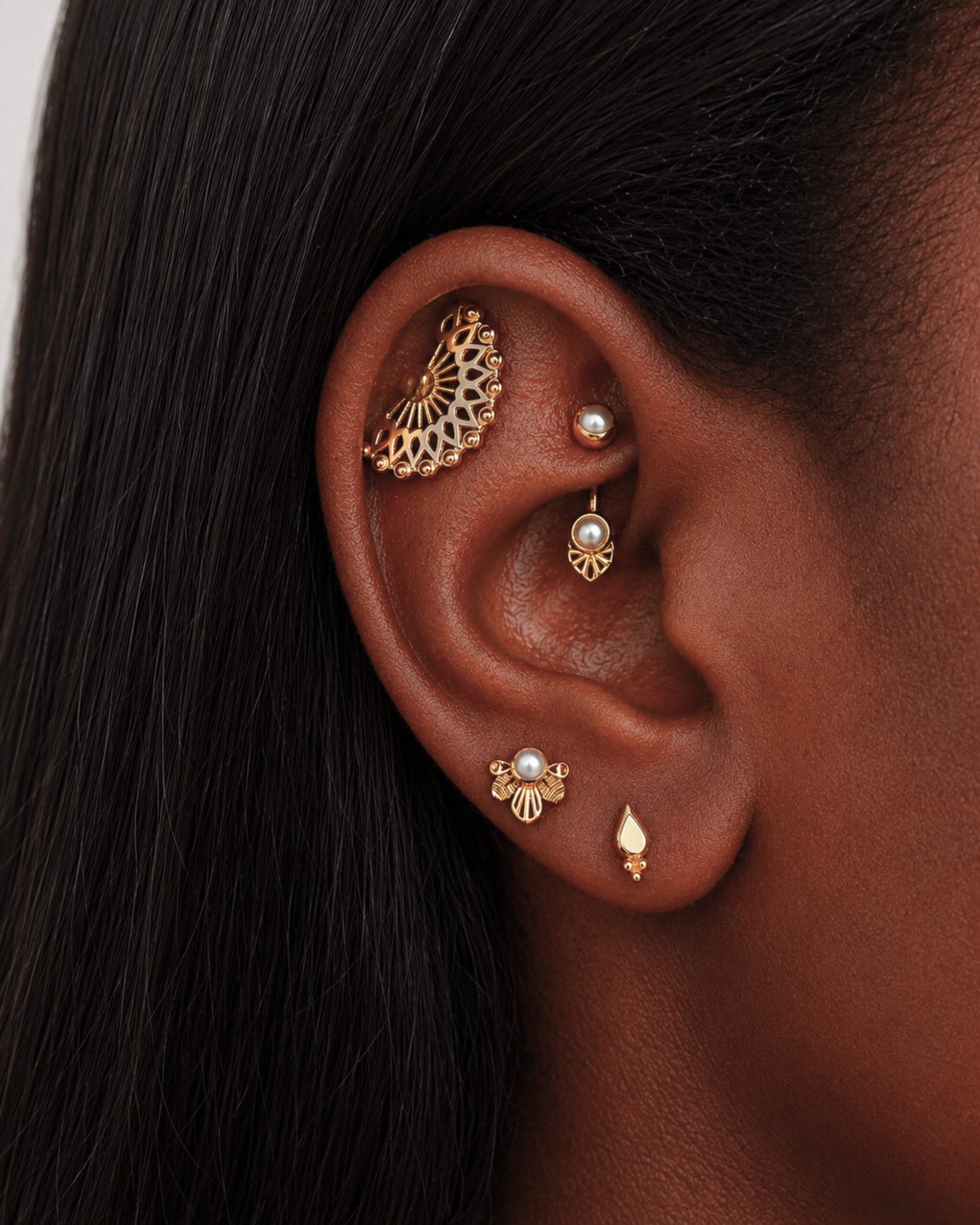 SITA - 18k Yellow Gold &amp; Fresh Water Pearls Rook Piercing
