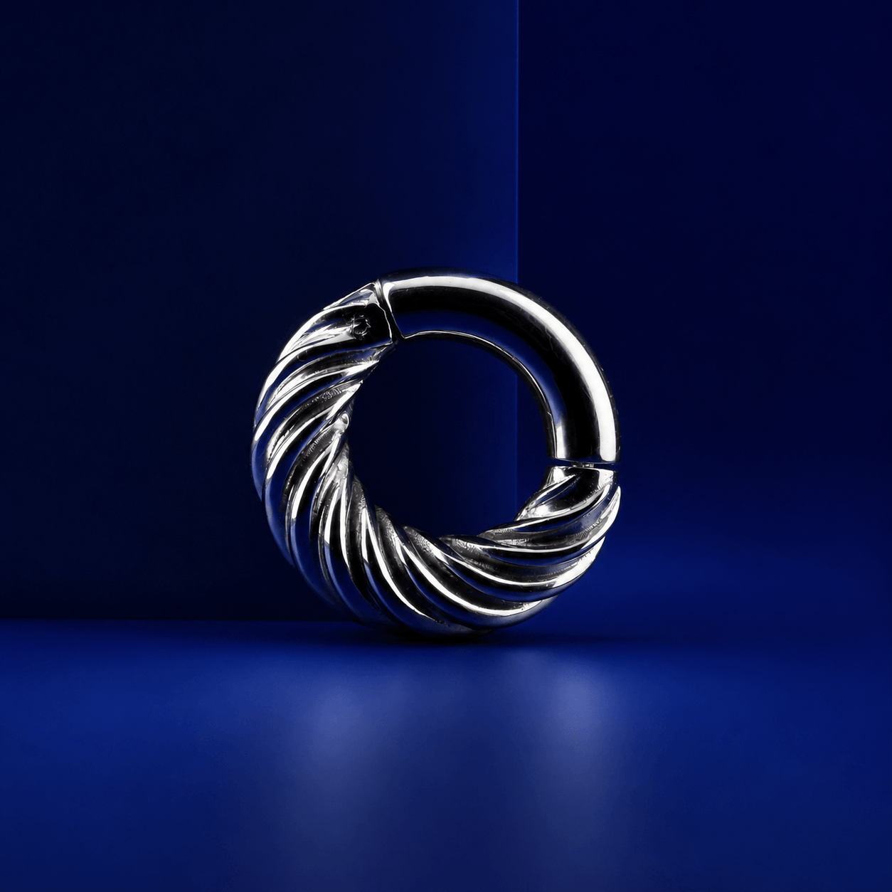 Twisted 18k gold piercing hoop for ear, nose, or navel, luxury body jewelry with elegant design